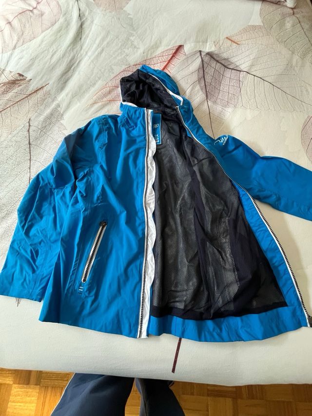 Cortavientos azul niño