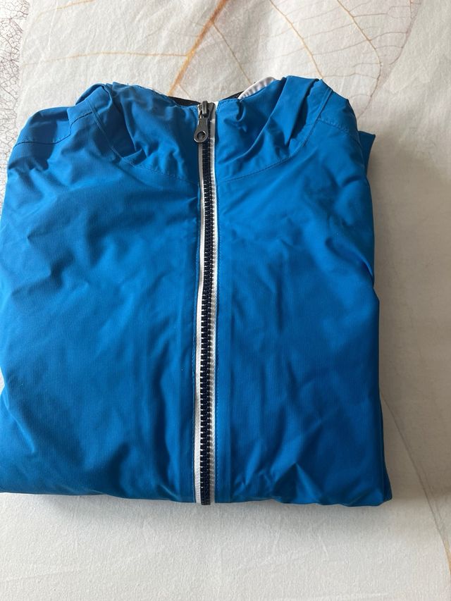 Cortavientos azul niño