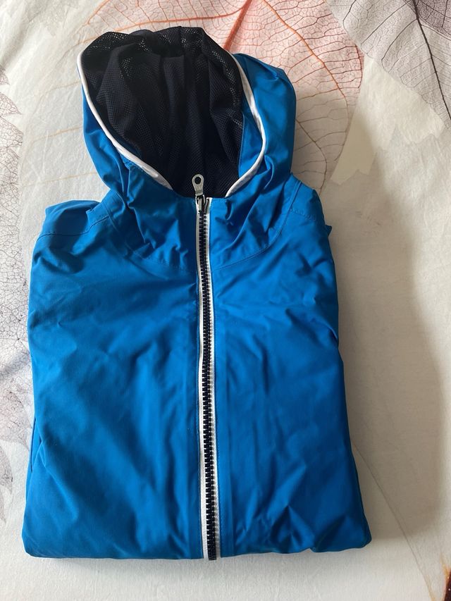 Cortavientos azul niño