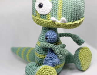 Dinosaurio tyrannosaurus rex amigurumi