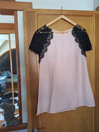 Blusa larga con encaje