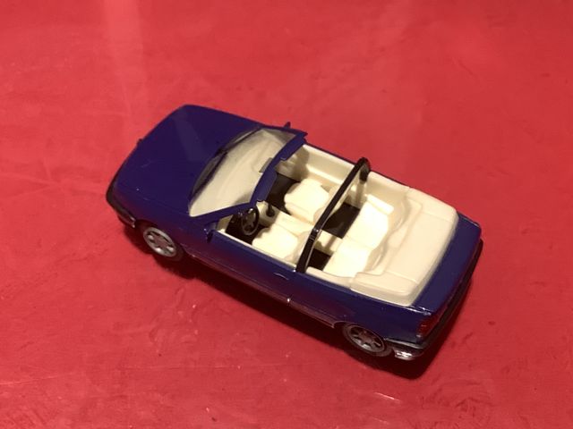 COCHE VOLKSWAGEN GOLF CABRIO 1/87 HERPA