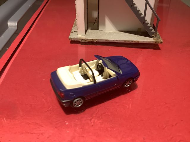 COCHE VOLKSWAGEN GOLF CABRIO 1/87 HERPA