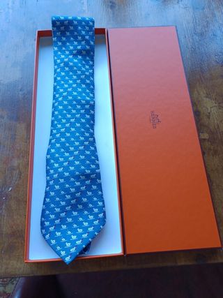 Cravatta Hermes di seta senza scatola