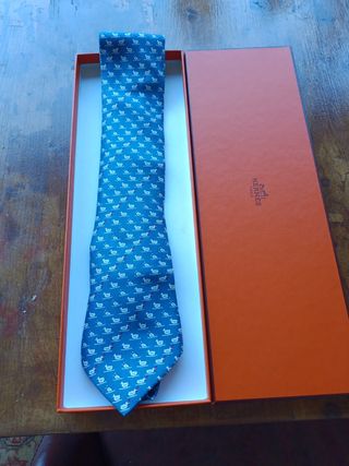 Cravatta Hermes di seta senza scatola