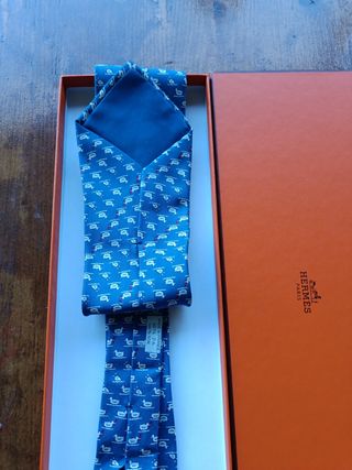 Cravatta Hermes di seta senza scatola