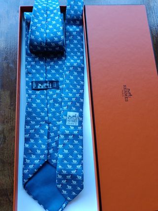 Cravatta Hermes di seta senza scatola