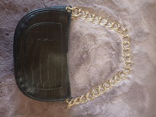Bolso negro cadenas