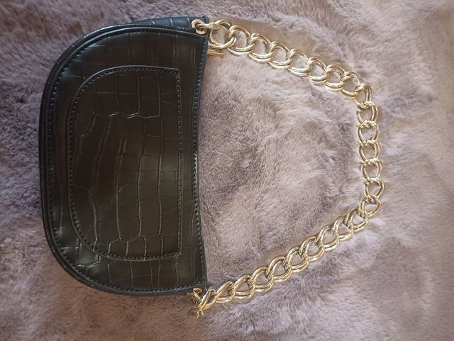 Bolso negro cadenas