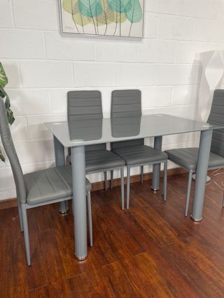 MESA GRIS DT18 + 4 SILLAS DE COMEDOR ¡NUEVAS!