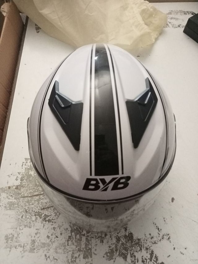 Casco nuevo blanco