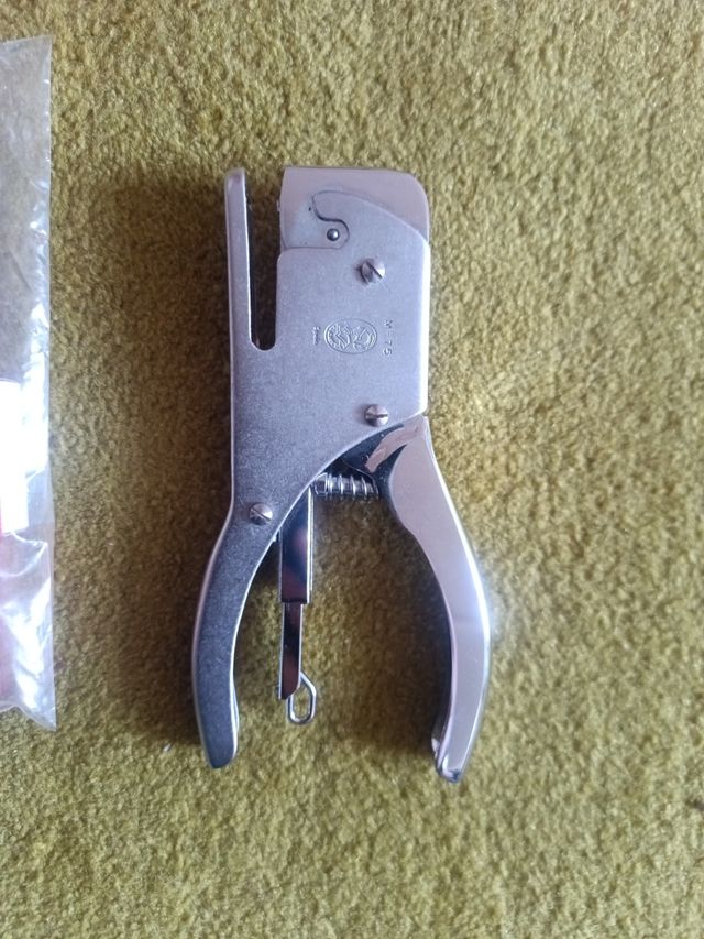 Grapadora antigua M-75 El Casco