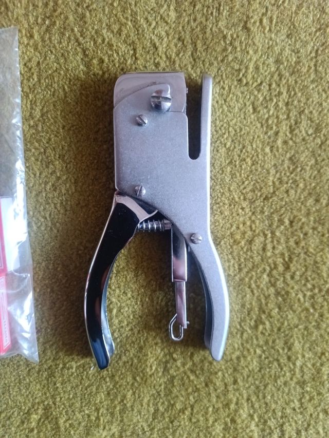 Grapadora antigua M-75 El Casco