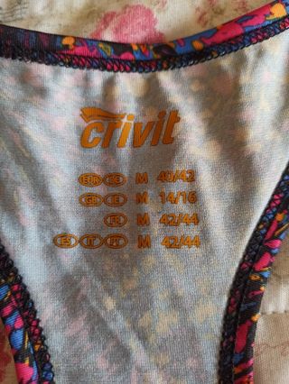 Top sportivo multicolor