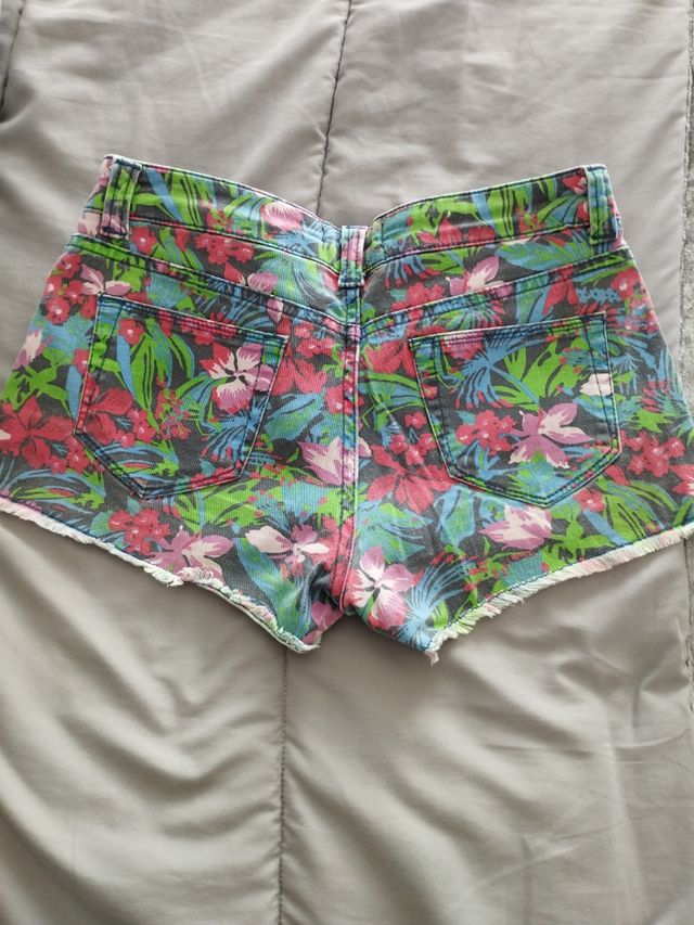 Short con flores