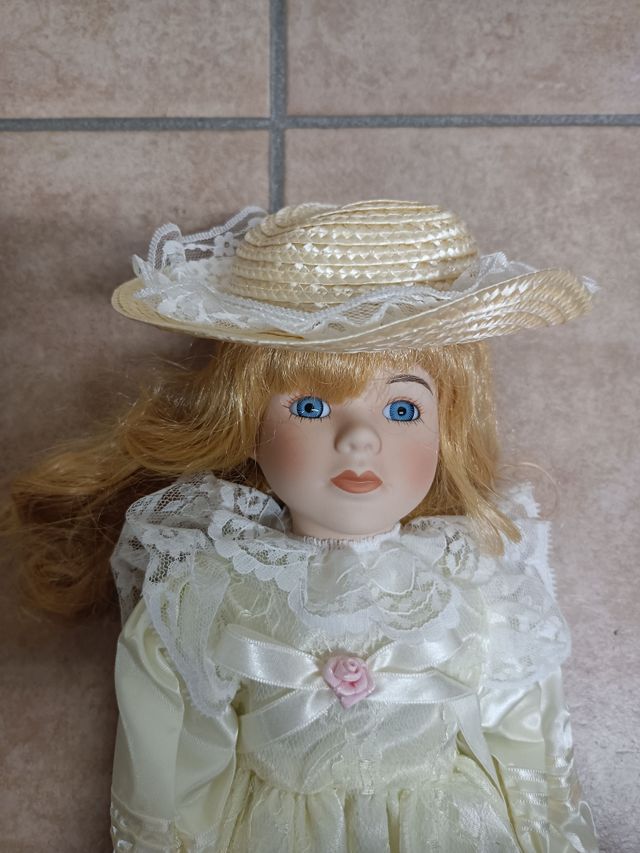 Bambola da collezione in porcellana - Victoria