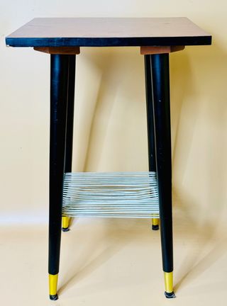 MESA AUXILIAR ALTA - MADERA - VINTAGE -DÉCADA 1960