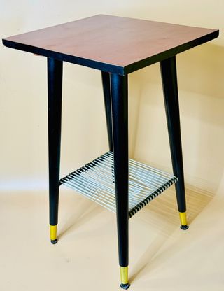 MESA AUXILIAR ALTA - MADERA - VINTAGE -DÉCADA 1960