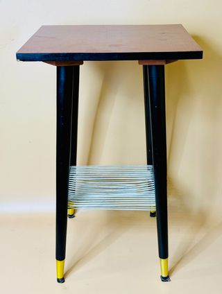 MESA AUXILIAR ALTA - MADERA - VINTAGE -DÉCADA 1960