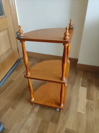 Rinconera de madera.