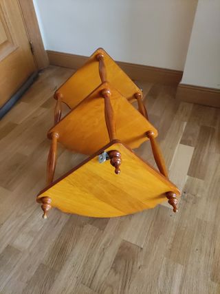 Rinconera de madera.
