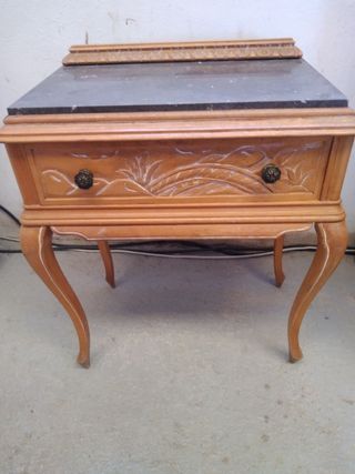 Mueble con espejo más 2 mesitas de noche + cama