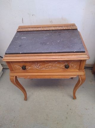 Mueble con espejo más 2 mesitas de noche + cama