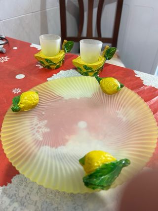 Piattino  e bicchieri con linoni per liquore nuovo