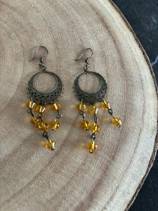 Pendientes largos dorados