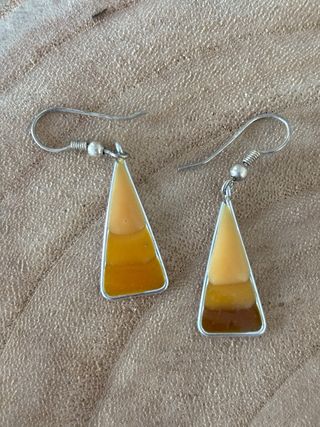 Pendientes largos dorados