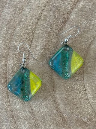 Pendientes largos dorados