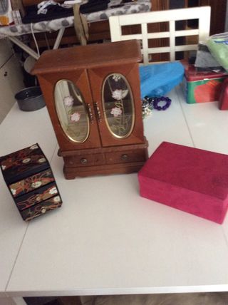 Tres joyeros distintos para poder elegir.