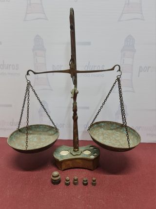 Antigua balanza latón con pesas