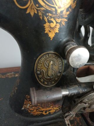 Maquina de coser Singer antigua