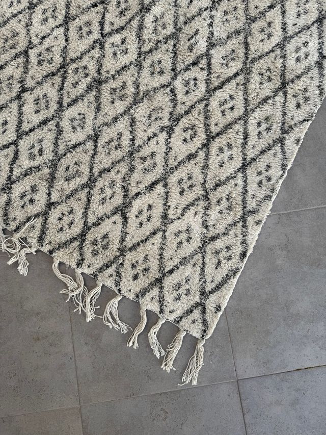 Alfombra seminueva rizo de black velvet 120x180