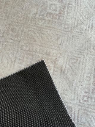 Alfombra suave de pelo corto beige dibujo