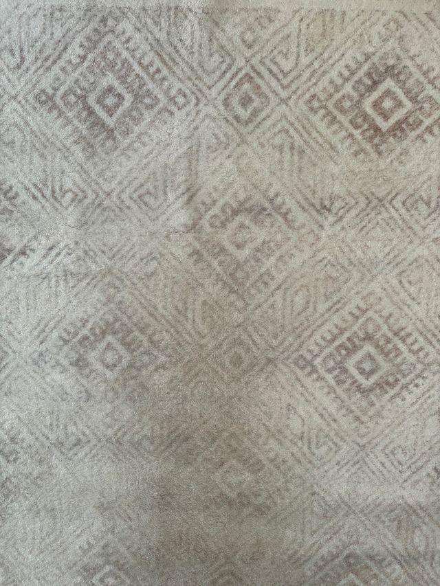 Alfombra suave de pelo corto beige dibujo