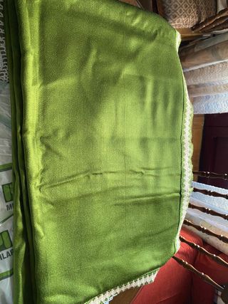 Colcha de raso antigua