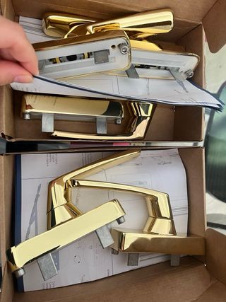 Manillas laton ventana aluminio