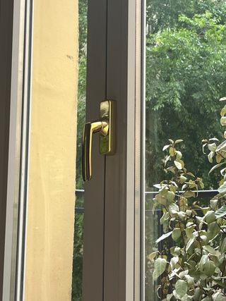 Manillas laton ventana aluminio