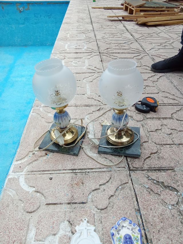 Dos lámparas mesa,tulipas