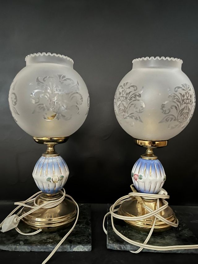 Dos lámparas mesa,tulipas