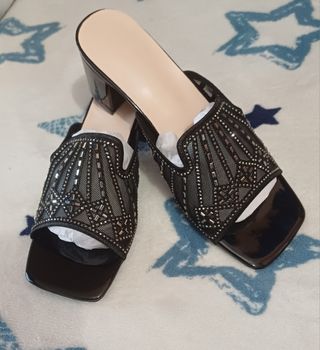 Sandalias tacón bajo