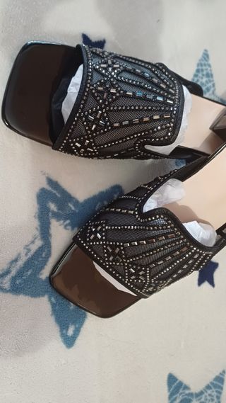 Sandalias tacón bajo