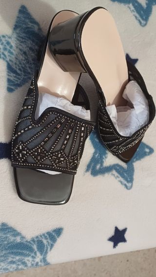 Sandalias tacón bajo