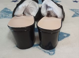 Sandalias tacón bajo