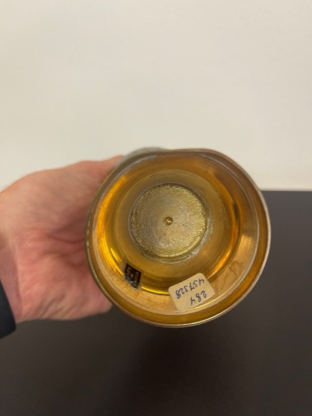 Jarrón metal antiguo