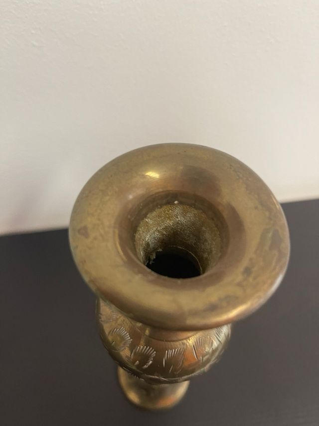 Jarrón metal antiguo