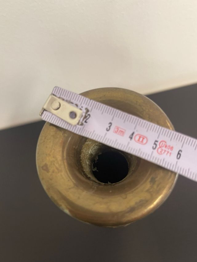 Jarrón metal antiguo