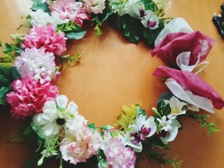 Ghirlanda a cerchietto fiori in tessuto 45cm